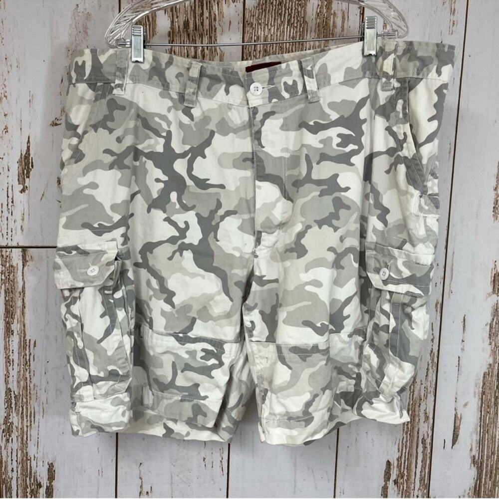 Foundry, Grey Camouflage Cargo Shorts. Size 48. In excellent condition!